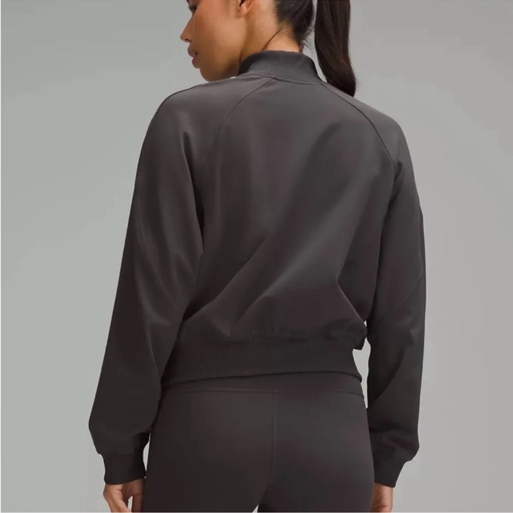 Lululemon - Wunder Train Track Jacket *Twill - Graphite Grey - Picture 2 of 8